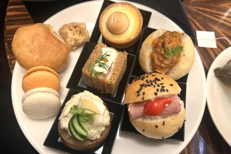 ザ ラウンジ ブルジュ ハリファでの軽食