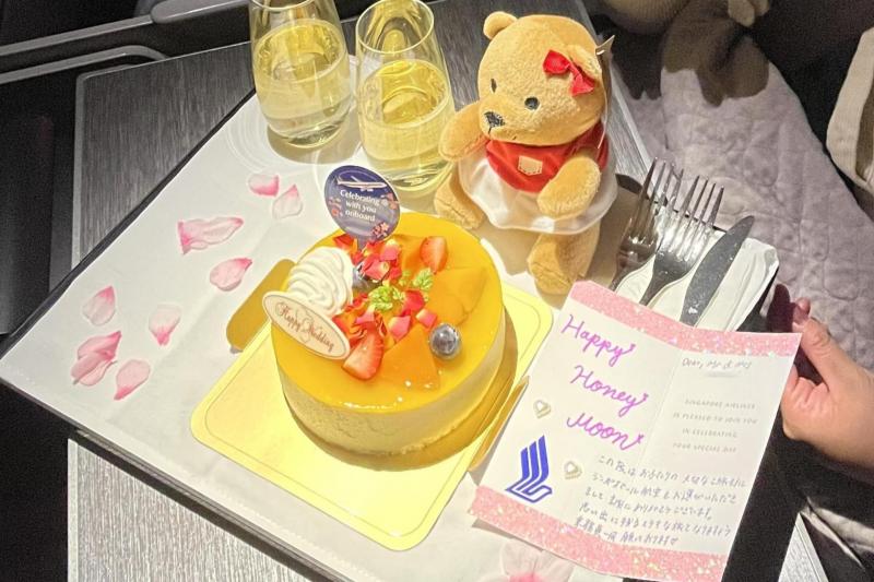 シンガポール航空の方々にハネムーンを祝っていただきました！