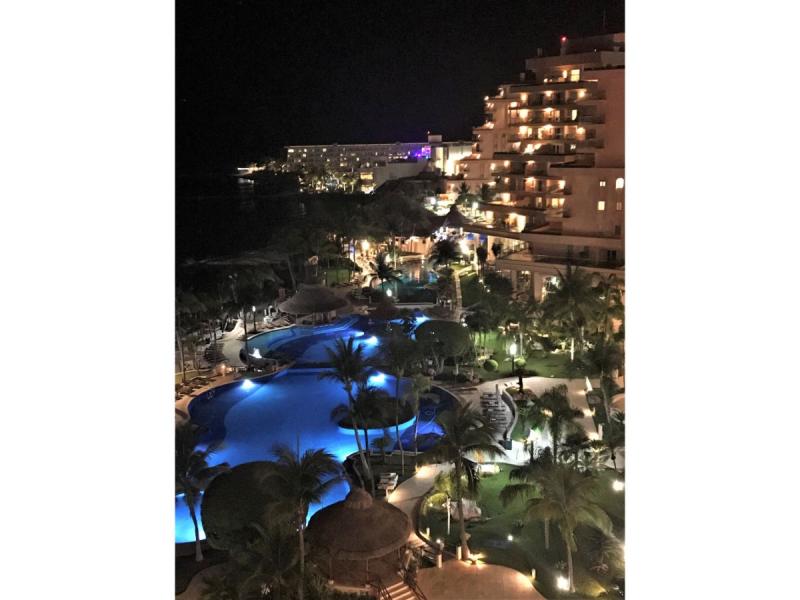 カンクンで宿泊したホテル（グランド フィエスタ アメリカーナ コーラルビーチ）の夜景