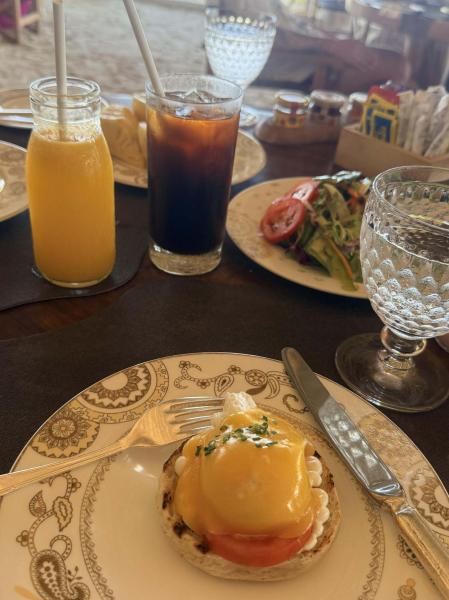 メインレストランで食べたエッグベネディクト