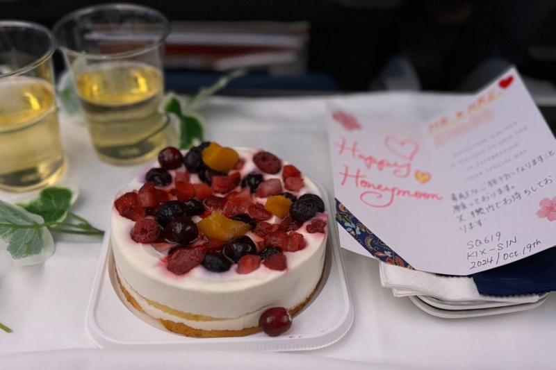 シンガポール航空（日本発便）でハネムーンケーキのサプライズ！