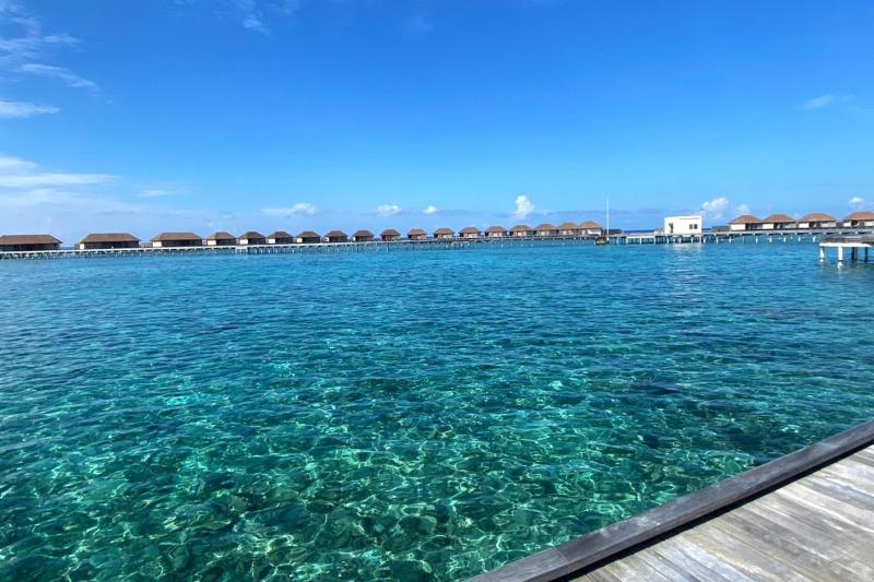 ヴィラからの景色！ エメラルドグリーンの海♪