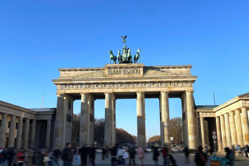ベルリンでの市内観光（ブランデンブルク門）