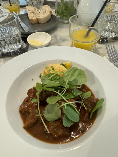 メインの牛肉煮込み。「フェルメールランチ」というセットランチをいただきました