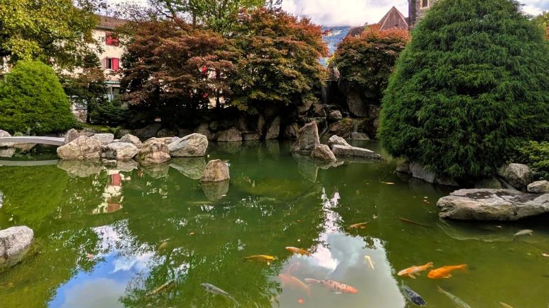 インターラーケンは、日本の大町市（長野県）との姉妹都市提携を記念して、1995年に造られた日本庭園があります