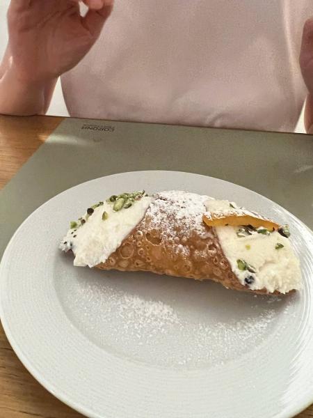 カンノーロは今まで食べた中で味も大きさもベストでした。シチリアでは珍しく甘さ控えめ