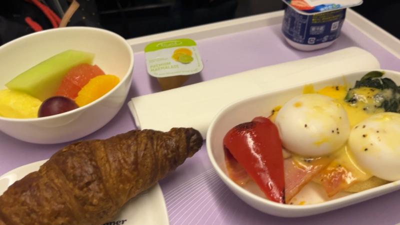 機内での朝ご飯