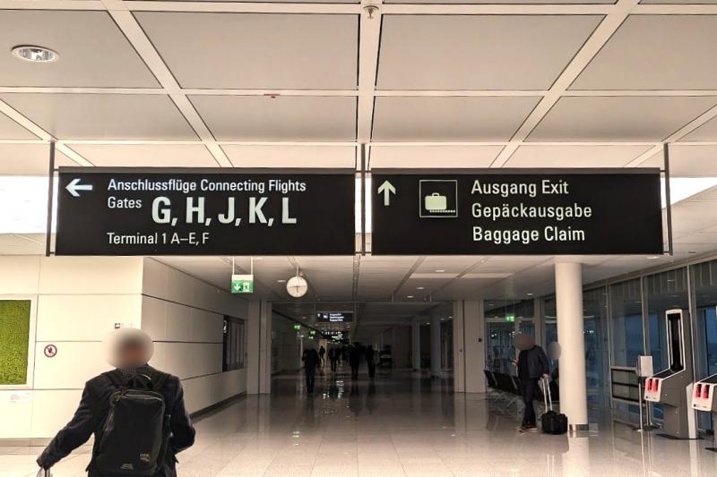 乗り継ぎの場合は“Connecting Flights”に進みます