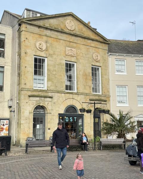 人気カフェ「OST Eatery」