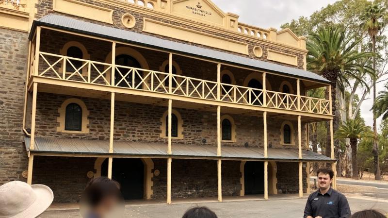 1878年建築の3階建てのセンテニアルセラー