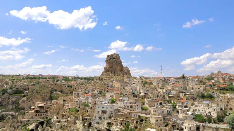 オルタヒサール。要塞の周りが住宅に囲まれていて不思議な光景でした