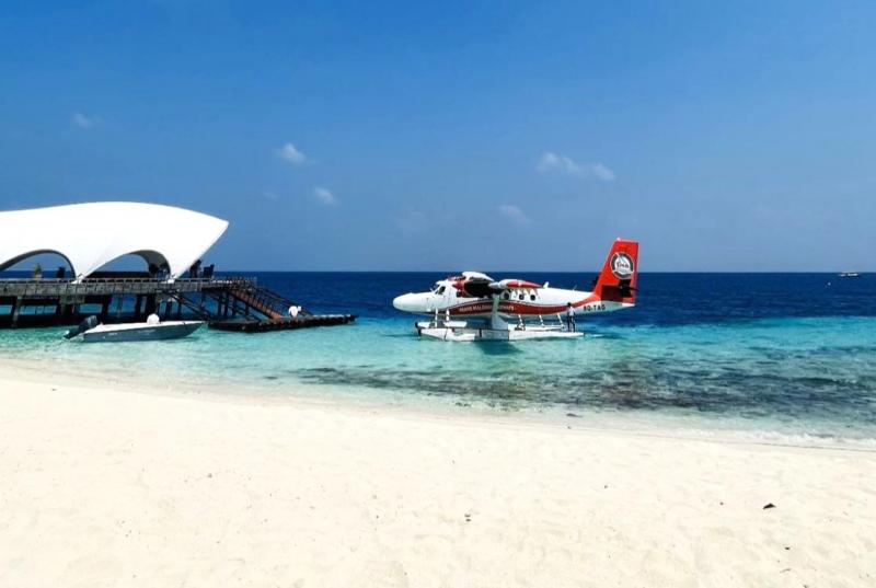 水上飛行機とコバルトブルーの海を見た時、モルディブに来たことを実感しました！