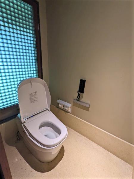 海外では珍しい日本式のウォシュレット付きのトイレ