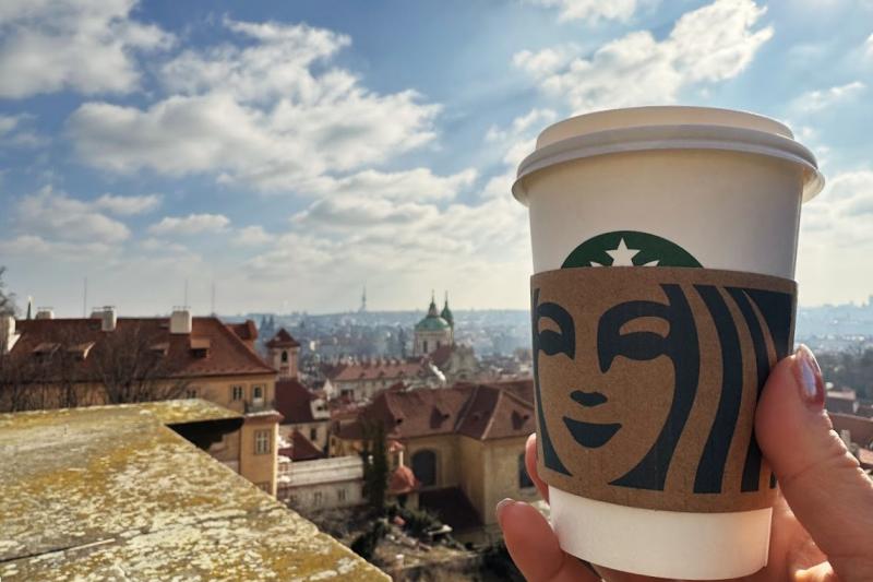 プラハ市街を一望できるスターバックス