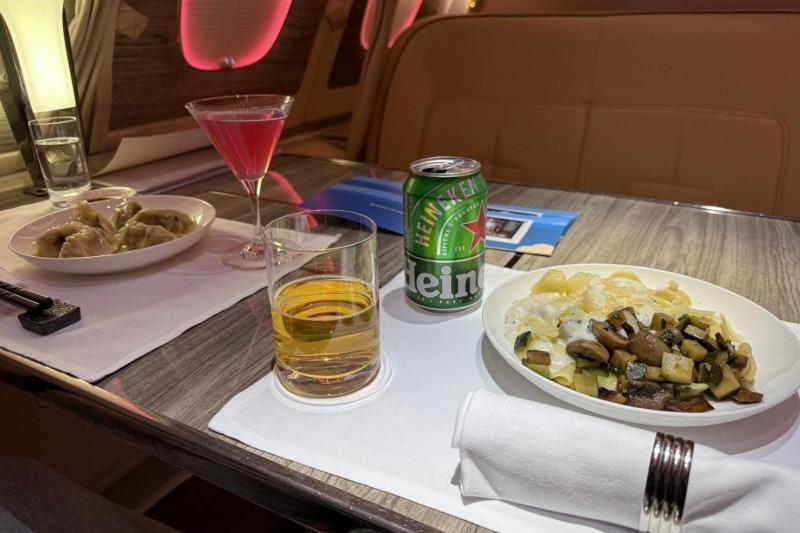 ビジネスクラスの機内食