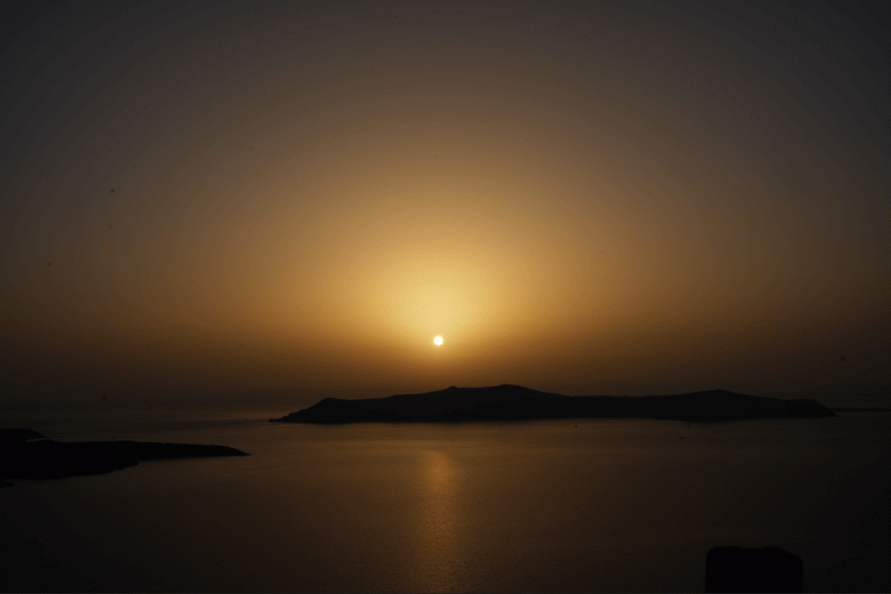 有名なサントリーニ島の夕日