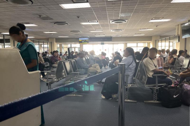 ボーディングを待ちます