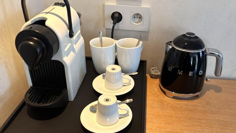 カウンターも余計なものがなく、シンプルで美しい