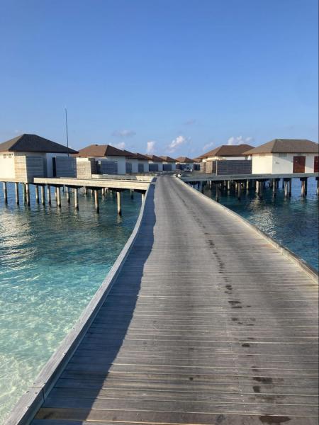 ここを渡って、1番奥が私たちの部屋