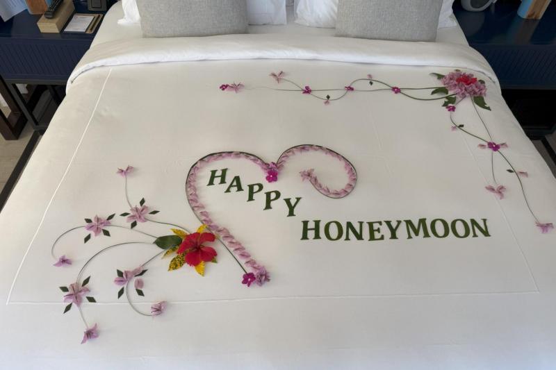 到着日のベッドメイキング