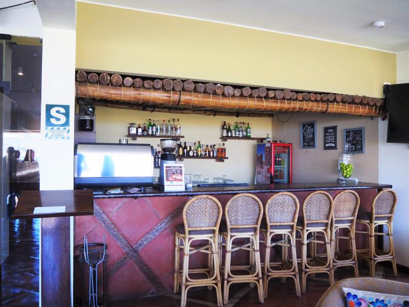 メインレストラン「INKAFE restaurant&bar」ではチカカ湖の景色を眺めながら、ペルー料理を楽しめます。