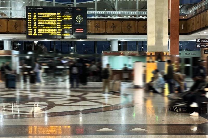 駅舎内。モロッコには改札があります