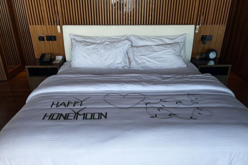 ハネムーンベッドデコレーション