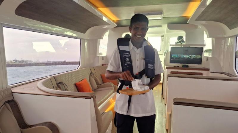 スピードボートのスタッフ