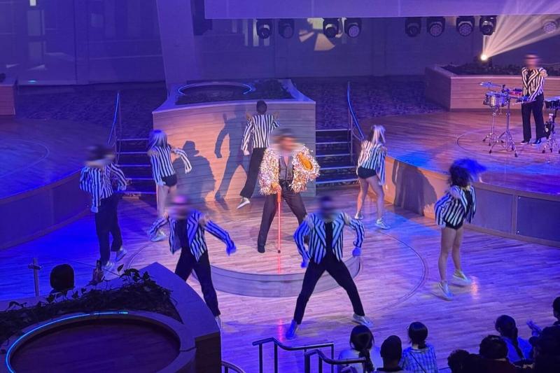 クルーズでは毎晩ショーがあります