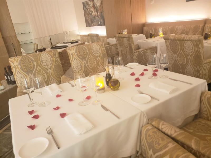 ロマンティックな雰囲気がハネムーナーに人気のレストラン