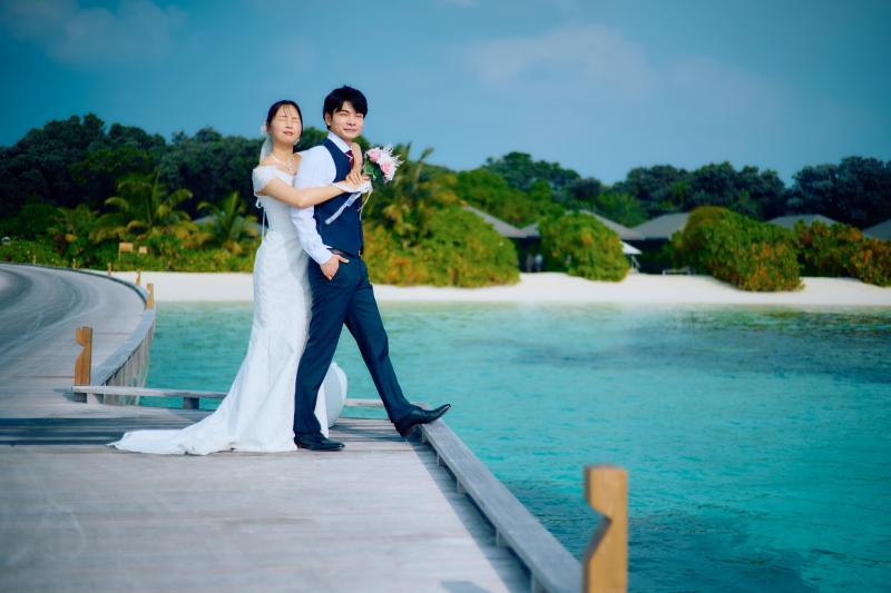 海を背景に桟橋でも撮影