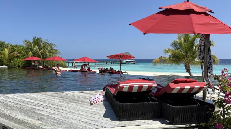 宿泊したNH コレクション モルディブ ハヴォダ リゾートのプールにて