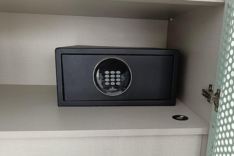 すべてのお部屋にセーフティボックスがあります