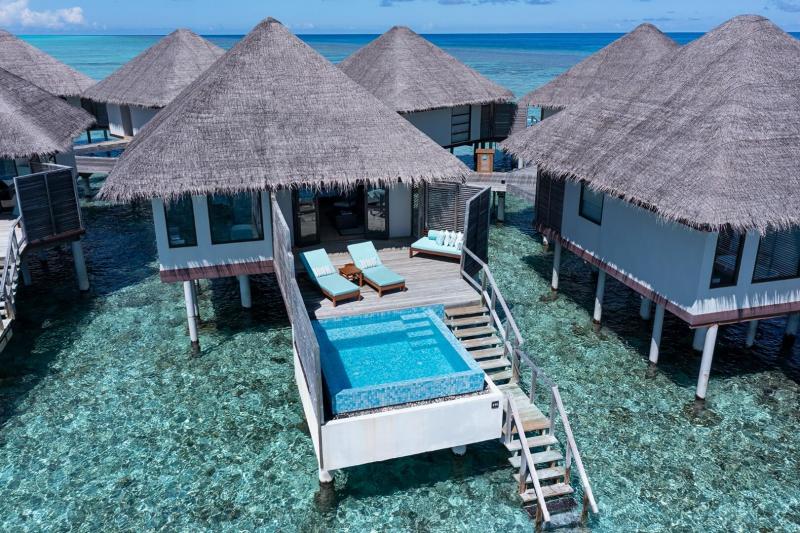 プール付きウォーターバンガロー