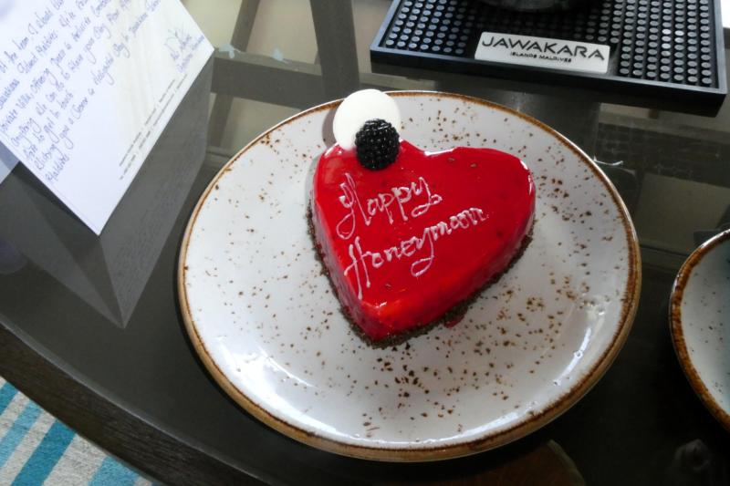 かわいいケーキとシャンパンもプレゼントしていただきました