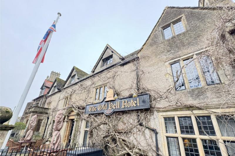 1220年創業のイングランド最古のホテル