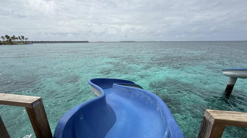 ウォータースライダーで海へ！