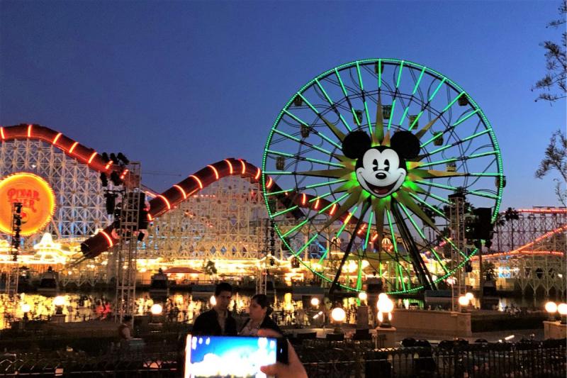 ディズニー・カリフォルニア・ アドベンチャー パークのシンボル「ミッキーのファンウィール」