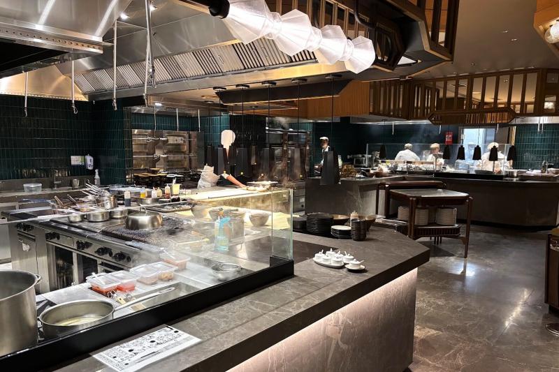 広々としたオープンキッチン