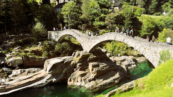 ヴェルザスカ渓谷のシンボル・ポンテ デイ サルティ