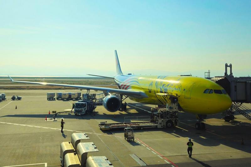 関空には偶然、世界で1機しかない、サッカー マレーシア代表チームのラッピング機材がきていました