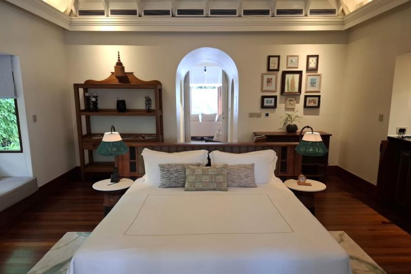 シンプルで落ち着いた室内装飾