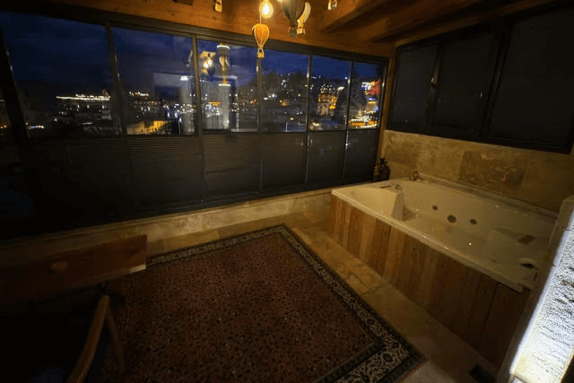 テラスにはジャグジー付き