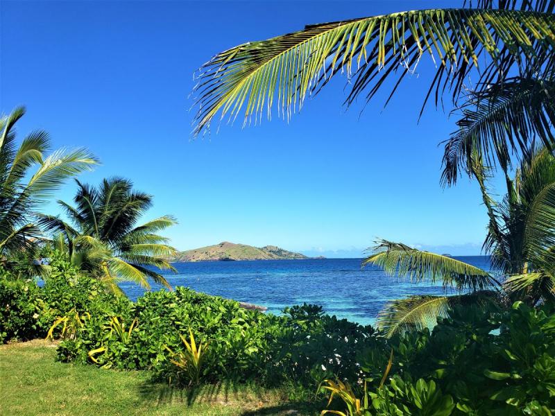 フィジーでの滞在は最低2泊は離島プランを入れていただけたらと思います。ママヌザ諸島の離島の海の青さに感動してしまいました