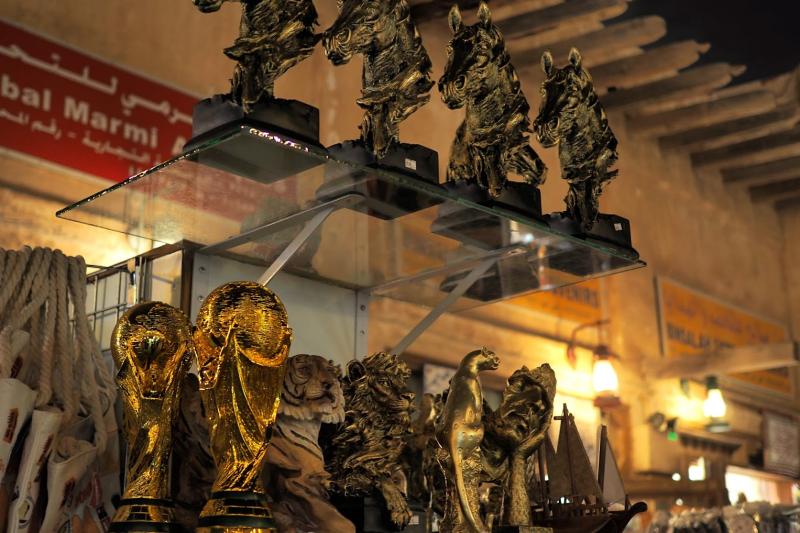 FIFAワールドカップ2022年のトロフィーのレプリカも売っていました