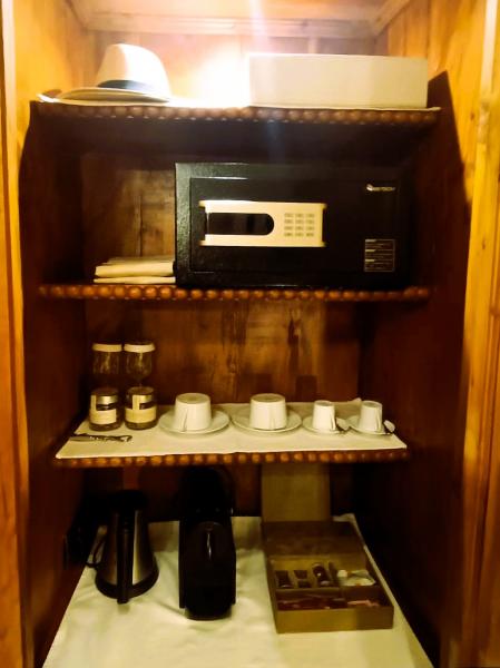 おしゃれハット、金庫、ケトル、コーヒーメーカー、ティーセット