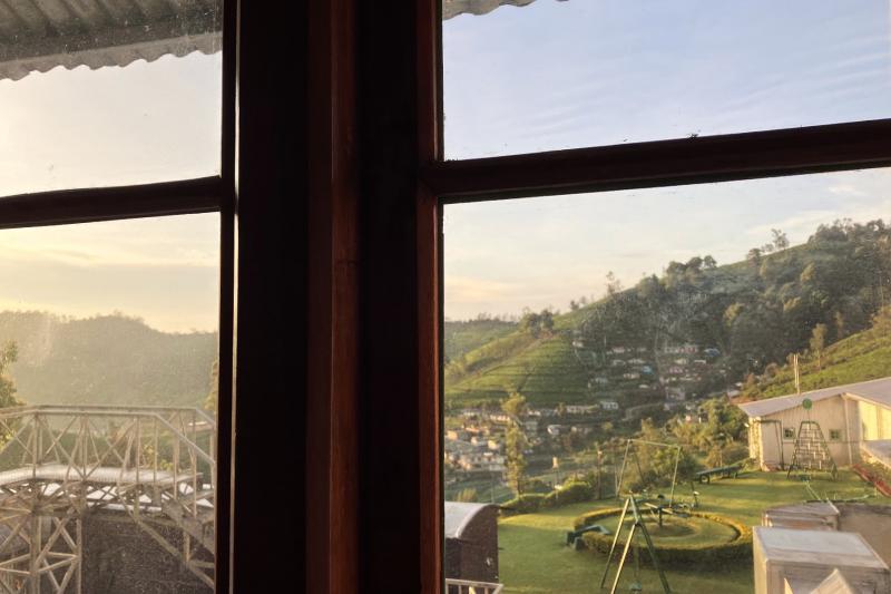 お部屋の窓から朝の景色