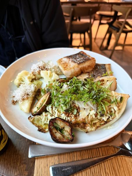 ヘルシンキ最終日のレストランは良席で雰囲気も食事も最高でした
