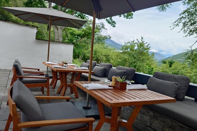 レストラン屋外のテラス席