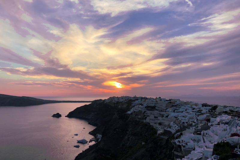 世界で一番美しいと言われているサントリーニ島のイアの夕日